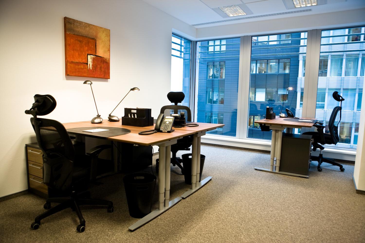 Office for 3 pers. in Spaces Koneser