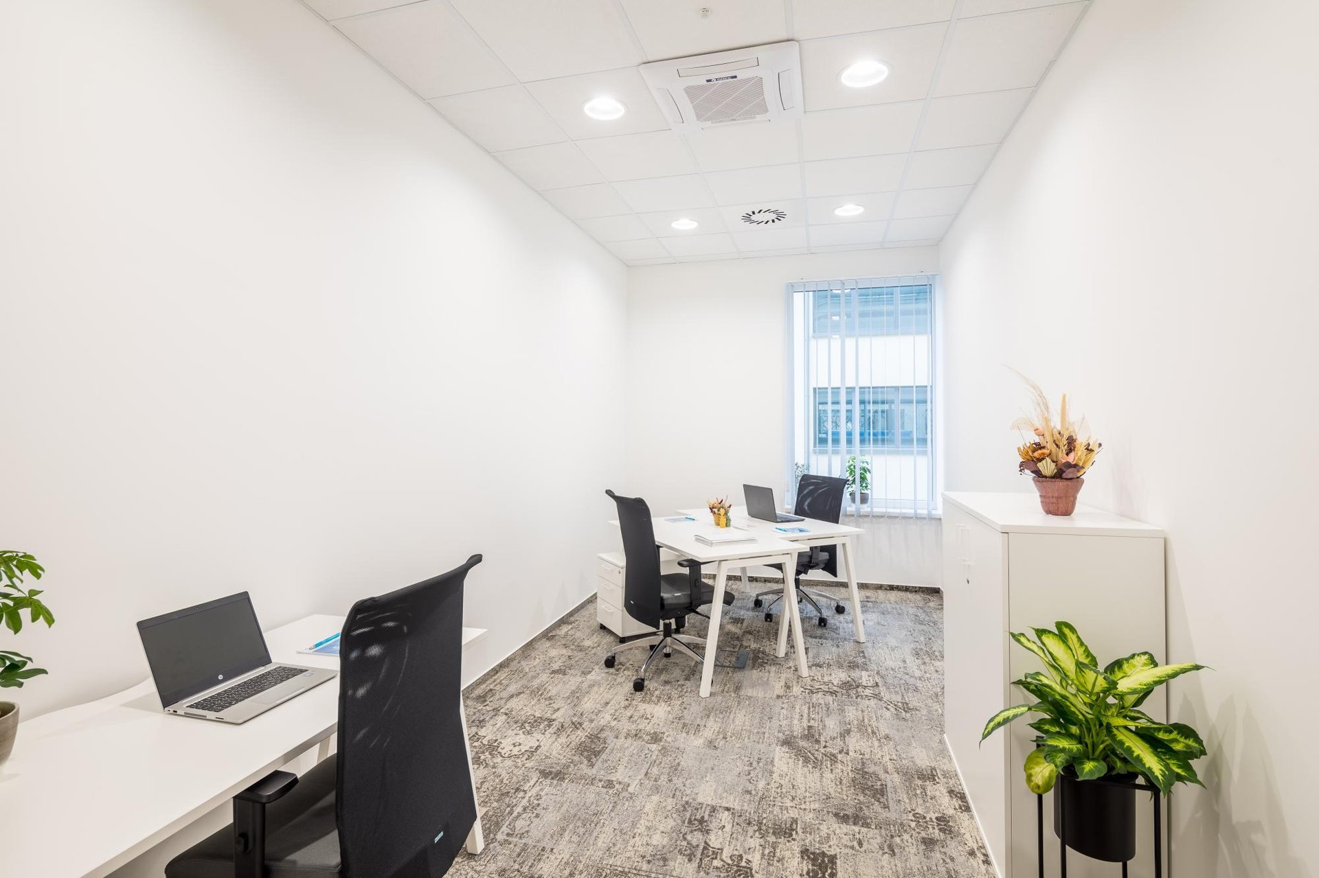 Office for 21 pers. in DBH Agora Debrecen